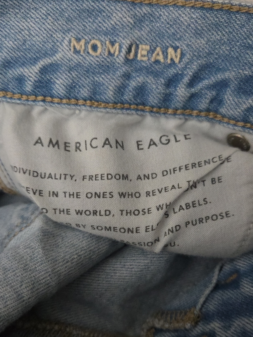 American Eagle Outfitters Ripped Light Wash Mom Jean Size 0 - Picture 3 of 4